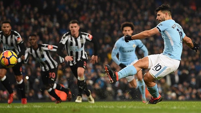 Cầu thủ Sergio Aguero ghi 5 bàn vào lưới Newcastle United, minh họa cho cú Repoker.